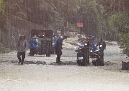 台東縣鹿野鄉豪雨災情，武陵外役監獄派受刑人助救災