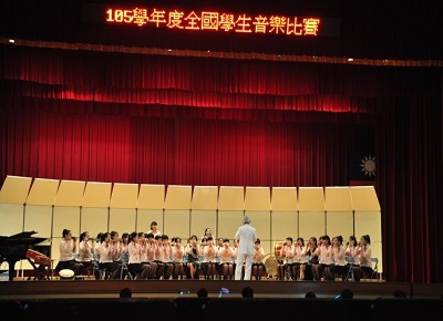 The school participated in the "105 school year national student music competition" high school group group harmonica ensemble champion
